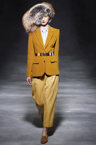 Look 8